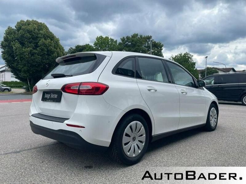 Gebraucht Mercedes B180 136 PS (100 kW) 2020 149 polarweiß Van / Kleinbus