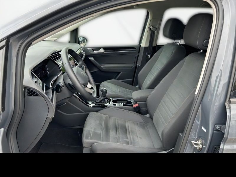 Gebraucht VW Touran Pro 150 PS (110 kW) 2024 Grau Van / Kleinbus