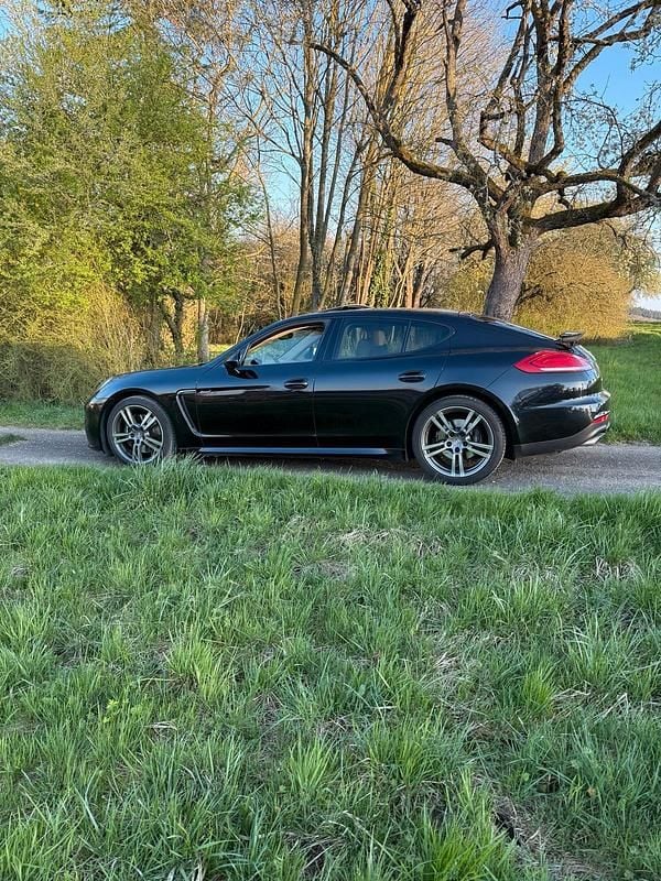 Schwarz Gebraucht 2015 Porsche Panamera Limousine | 22.999 € (Fairer Preis) - Bild 1/4