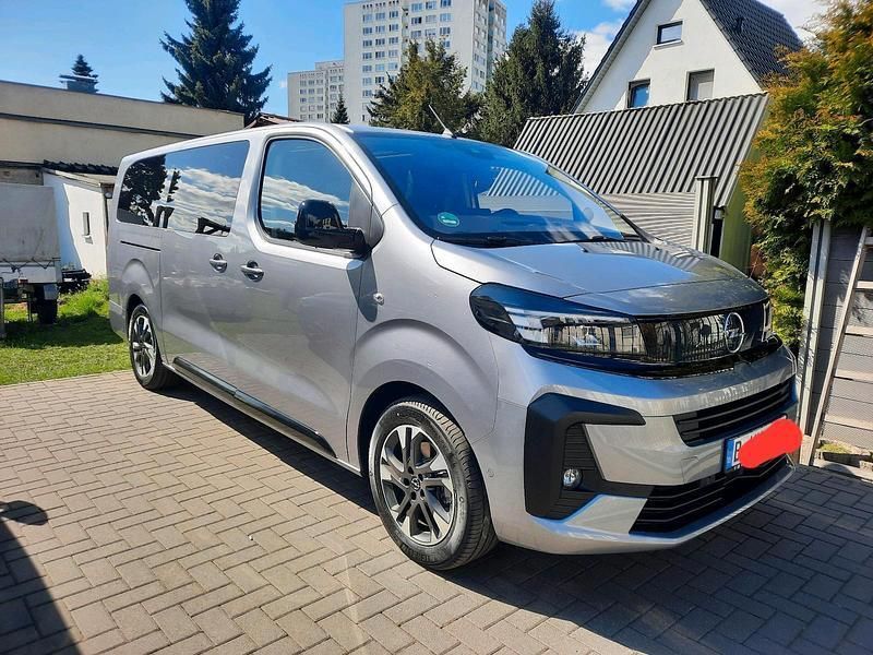 Silber Gebraucht 2025 Opel Zafira Life Van | 48.788 € (Etwas zu teuer) - Bild 1/4