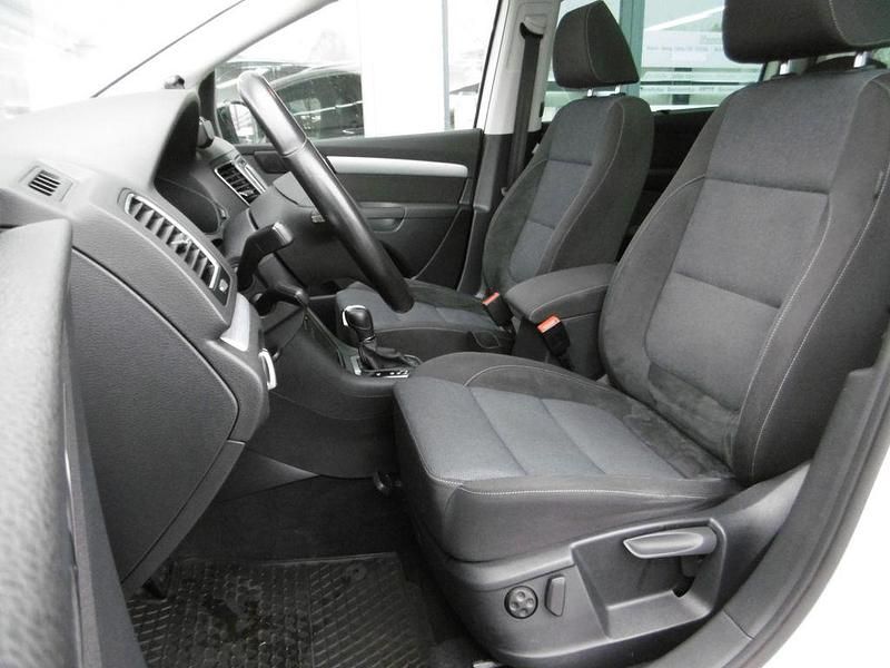 Second-hand VW Sharan Style 150 CP (110 kW) 2012 Alb Monovolum