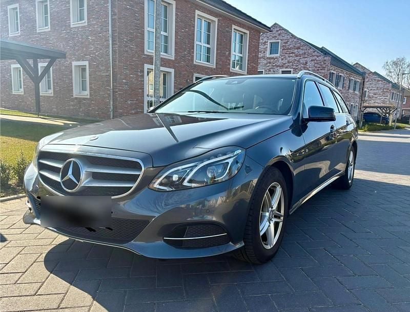 Grau Gebraucht 2016 Mercedes E220 Kombi | 13.800 € (Superpreis) - Bild 1/4