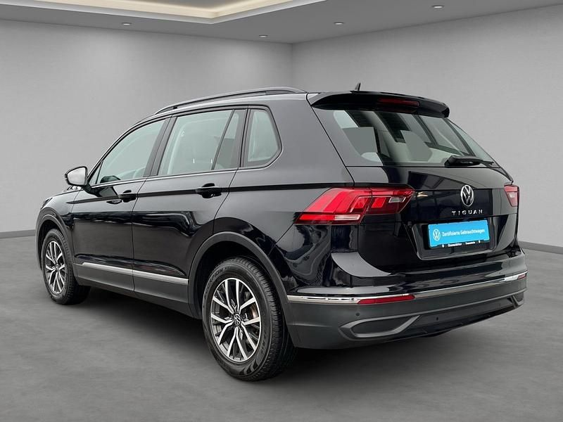 Gebraucht VW Tiguan Life 150 PS (110 kW) 2022 Schwarz SUV