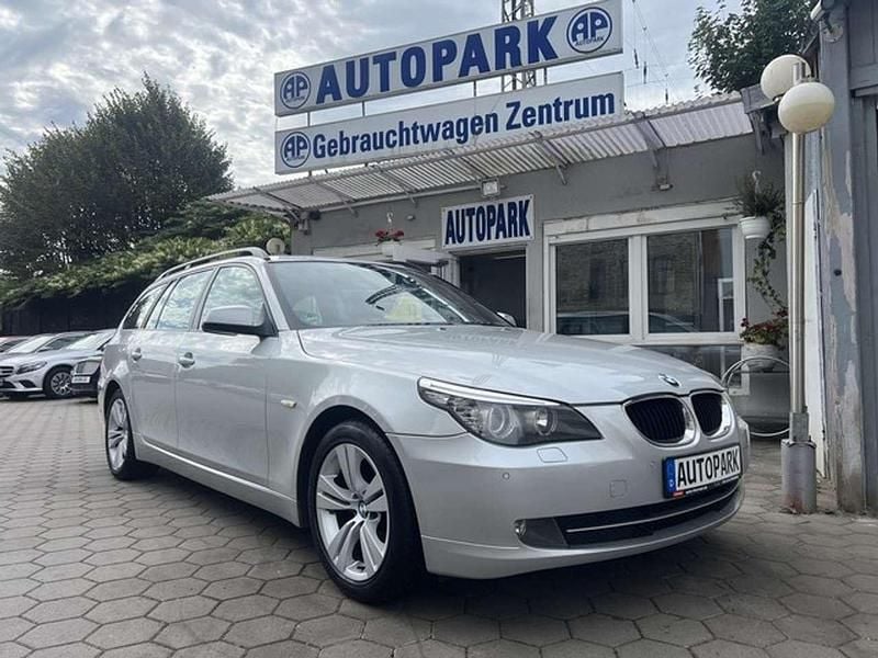 Silber Gebraucht 2010 BMW 520 Comfort Edition Kombi | 7.700 € (Fairer Preis) - Bild 1/4