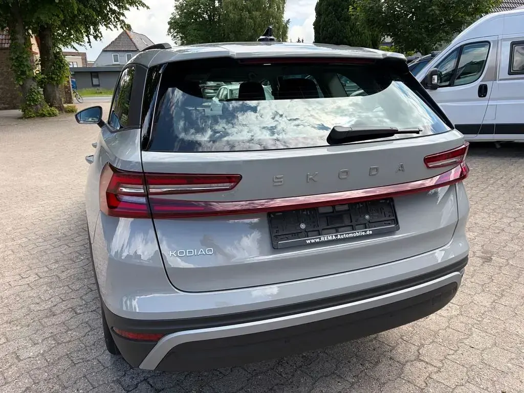Neu Skoda Kodiaq Selection 150 PS (110 kW) 2025 Grau SUV