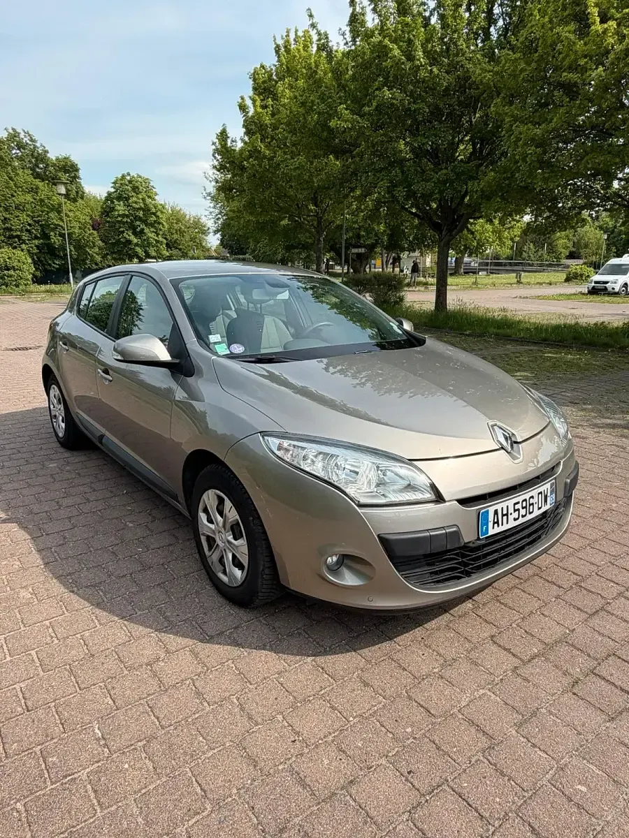 Brugt Renault Mégane 96 HK (70 kW) 2009 Sølv Sedan