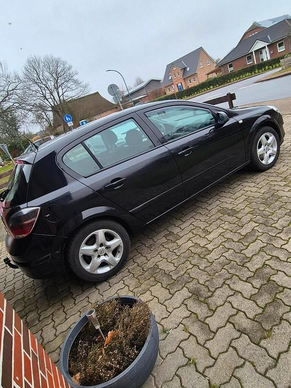 Gebraucht Opel Astra 90 PS (66 kW) 2008 Schwarz Limousine