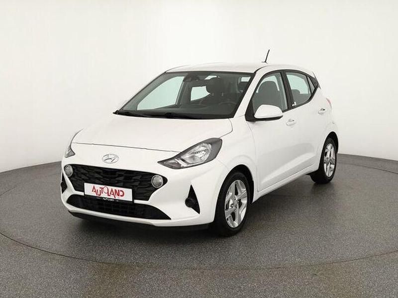 Weiß Gebraucht 2020 Hyundai i10 Trend Kleinwagen | 13.990 € (Teuer) - Bild 1/4