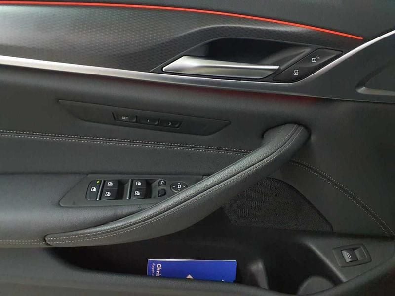 Gebraucht BMW 520 M Sport 190 PS (139 kW) 2022 Saphirschwarz metallic Kombi