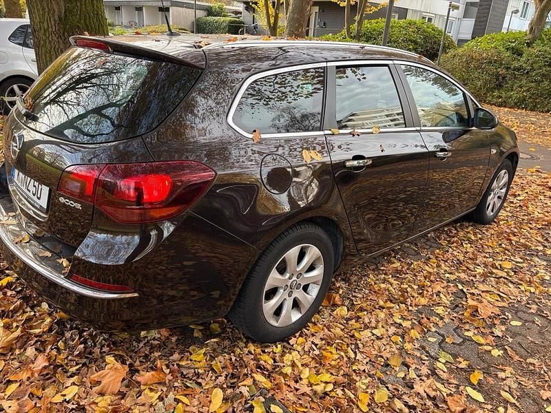 Gebraucht Opel Astra 140 PS (102 kW) 2012 Braun Kombi