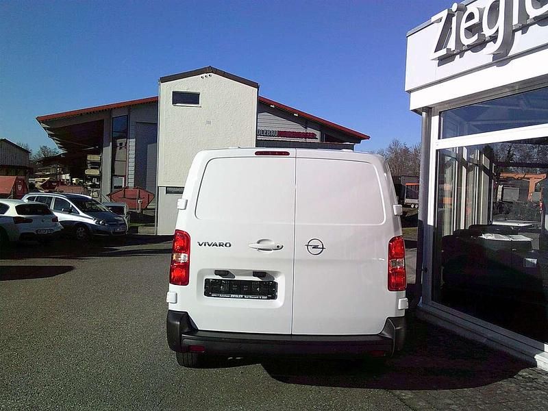Gebraucht Opel Vivaro Basis 177 PS (130 kW) 2024 Weiß Van / Kleinbus