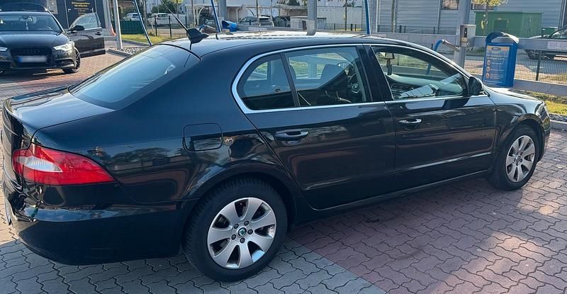 Używany Skoda Superb 160 KM (117 kW) 2008 Czarny Sedan/Limuzyna