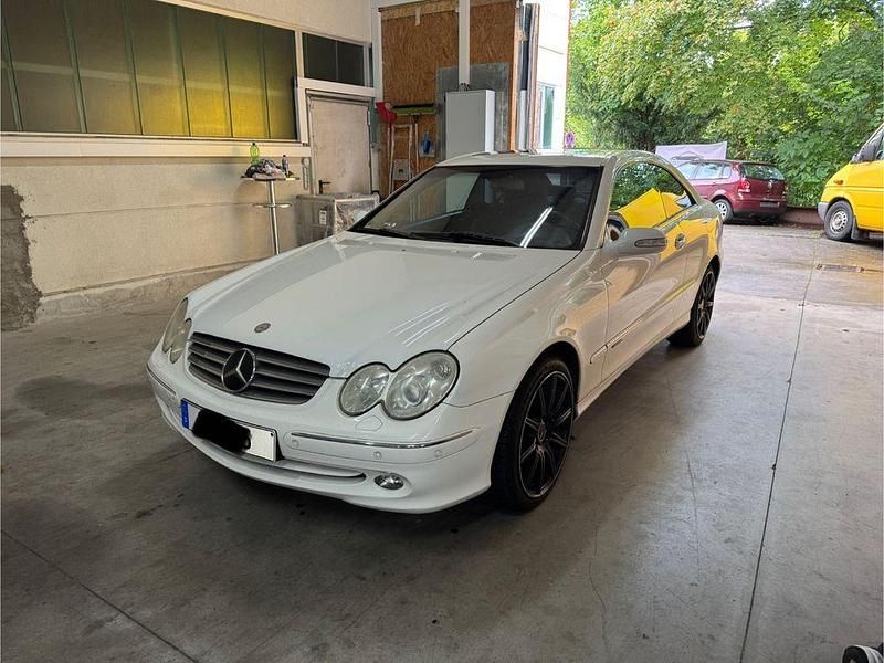 Gebraucht Mercedes CLK320 218 PS (160 kW) 2022 Weiß Coupé