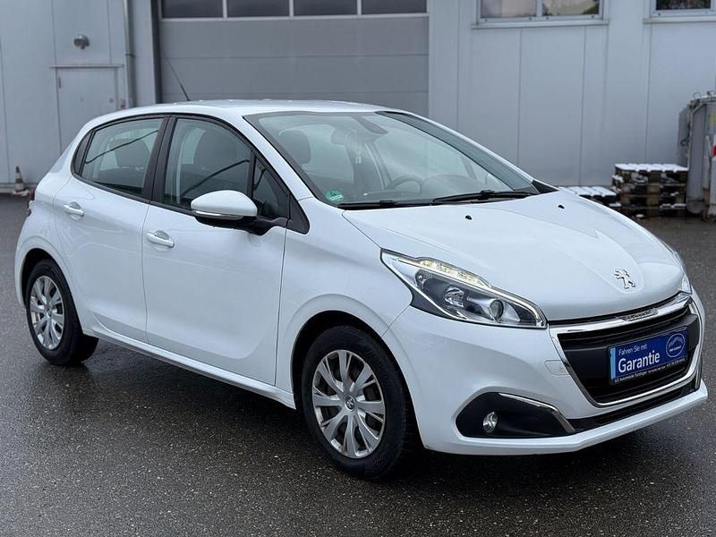 Gebraucht Peugeot 208 Active 82 PS (60 kW) 2017 Weiß Kleinwagen