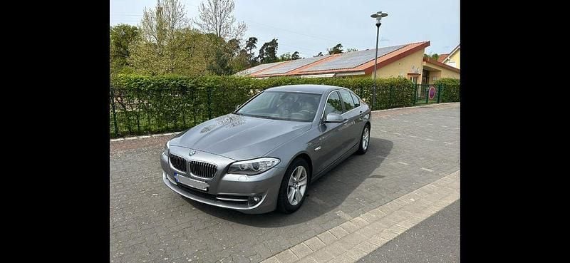 Grau Gebraucht 2011 BMW 523 Limousine | 16.000 € (Teuer) - Bild 1/4