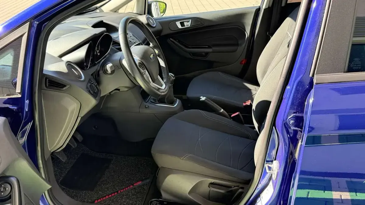 Gebraucht Ford Fiesta Trend 82 PS (60 kW) 2016 Indicblau Kleinwagen