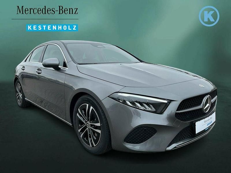 Gebraucht Mercedes A200 Progressive 163 PS (119 kW) 2024 Mountaingrau SUV