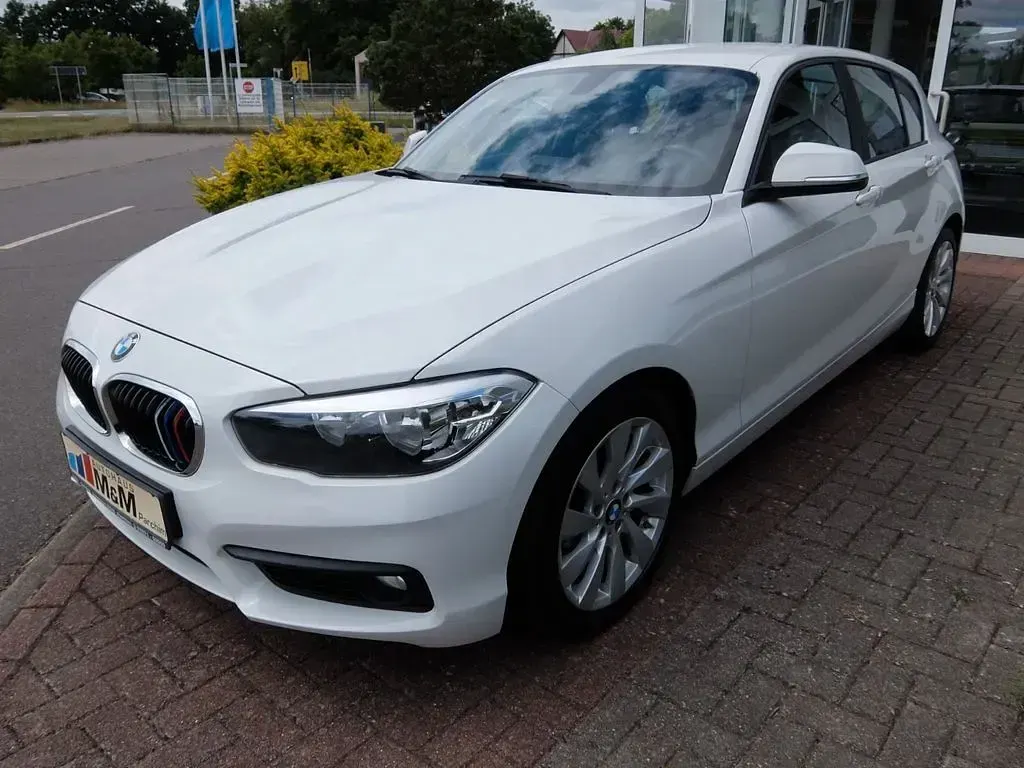 Gebraucht BMW 116 Advantage 109 PS (80 kW) 2016 Weiß Kleinwagen