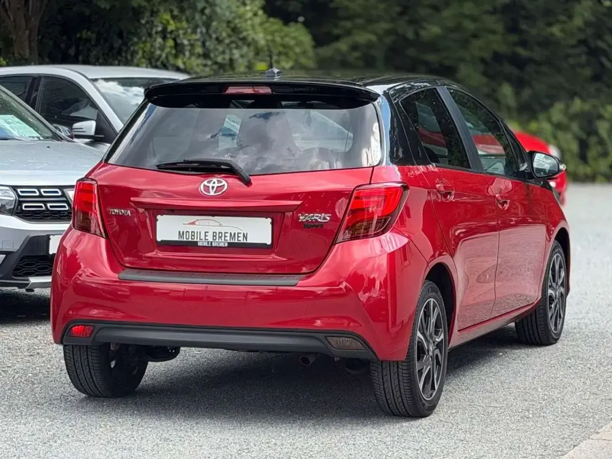 Gebraucht Toyota Yaris Style 99 PS (72 kW) 2016 Rot Kleinwagen