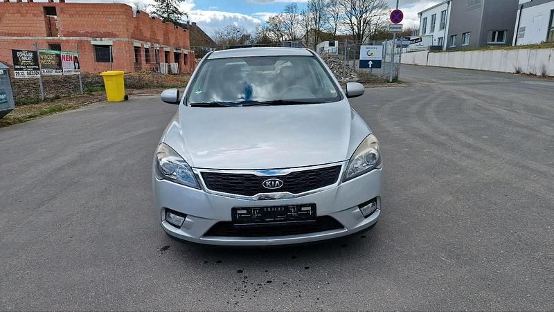 Gebraucht Kia Ceed 116 PS (85 kW) 2011 Silber Kleinwagen