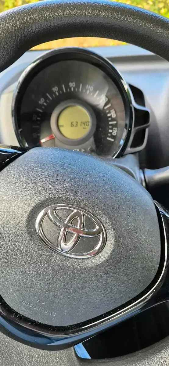 Gebraucht Toyota Aygo 72 PS (52 kW) 2018 Weiß Kleinwagen