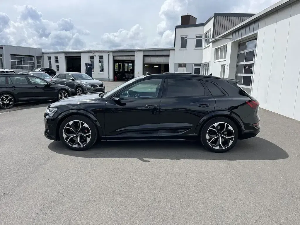 Gebraucht Audi e-tron Ambiente 369 kW (503 PS) 2022 Mythosschwarz SUV