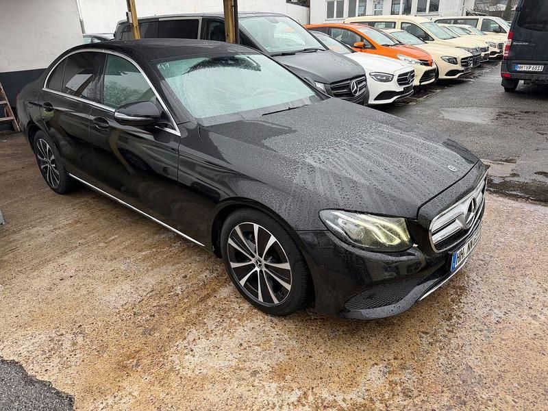 Gebraucht Mercedes E220 Avantgarde 194 PS (142 kW) 2018 Schwarz Limousine