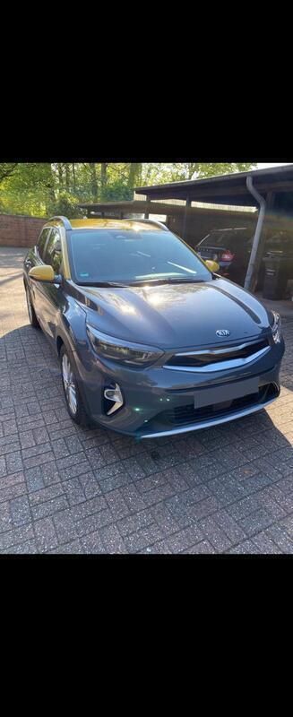 Grau Gebraucht 2020 Kia Stonic Spirit SUV | 19.250 € (Etwas zu teuer) - Bild 1/4