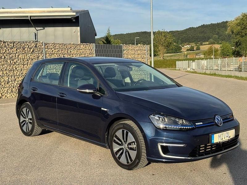 Blau Gebraucht 2015 VW e-Golf Kleinwagen | 10.900 € (Guter Preis) - Bild 1/4