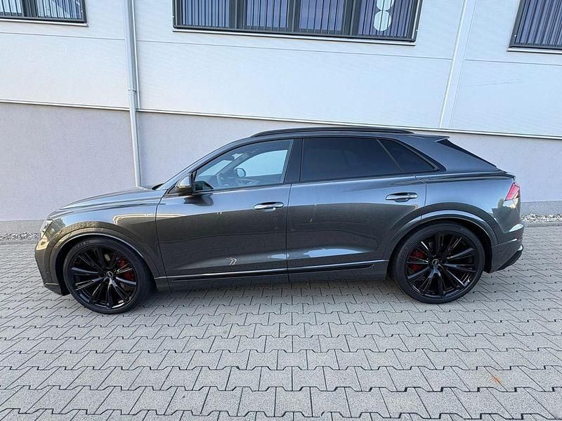 Grau Neu 2025 Audi Q8 Sport SUV | 89.250 € (Superpreis) - Bild 1/4