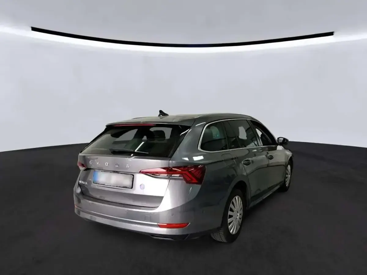 Gebraucht Skoda Octavia Style 150 PS (110 kW) 2023 Graphitegrau metallic Kombi
