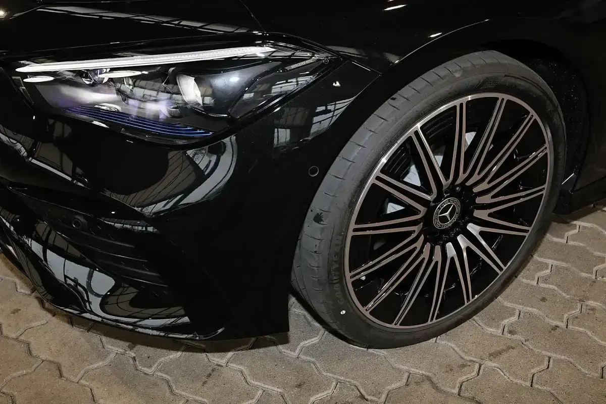 Gebraucht Mercedes CLE300 AMG 258 PS (189 kW) 2026 Metalliclack obsidianschwarz Coupé