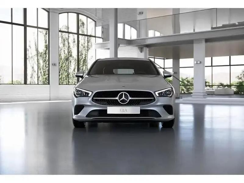 Gebraucht Mercedes CLA200 150 PS (110 kW) 2022 Iridiumsilber metallic Kombi
