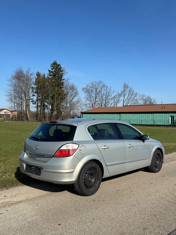 Gebraucht Opel Astra 105 PS (77 kW) 2005 Beige Limousine