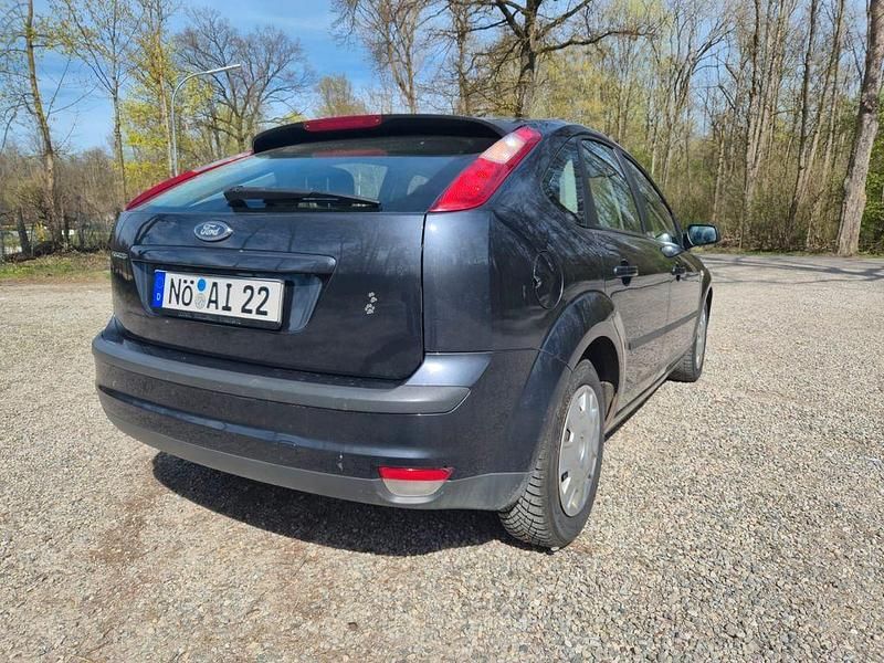 Second-hand Ford Focus Style 101 CP (74 kW) 2007 Albastru Berlinǎ