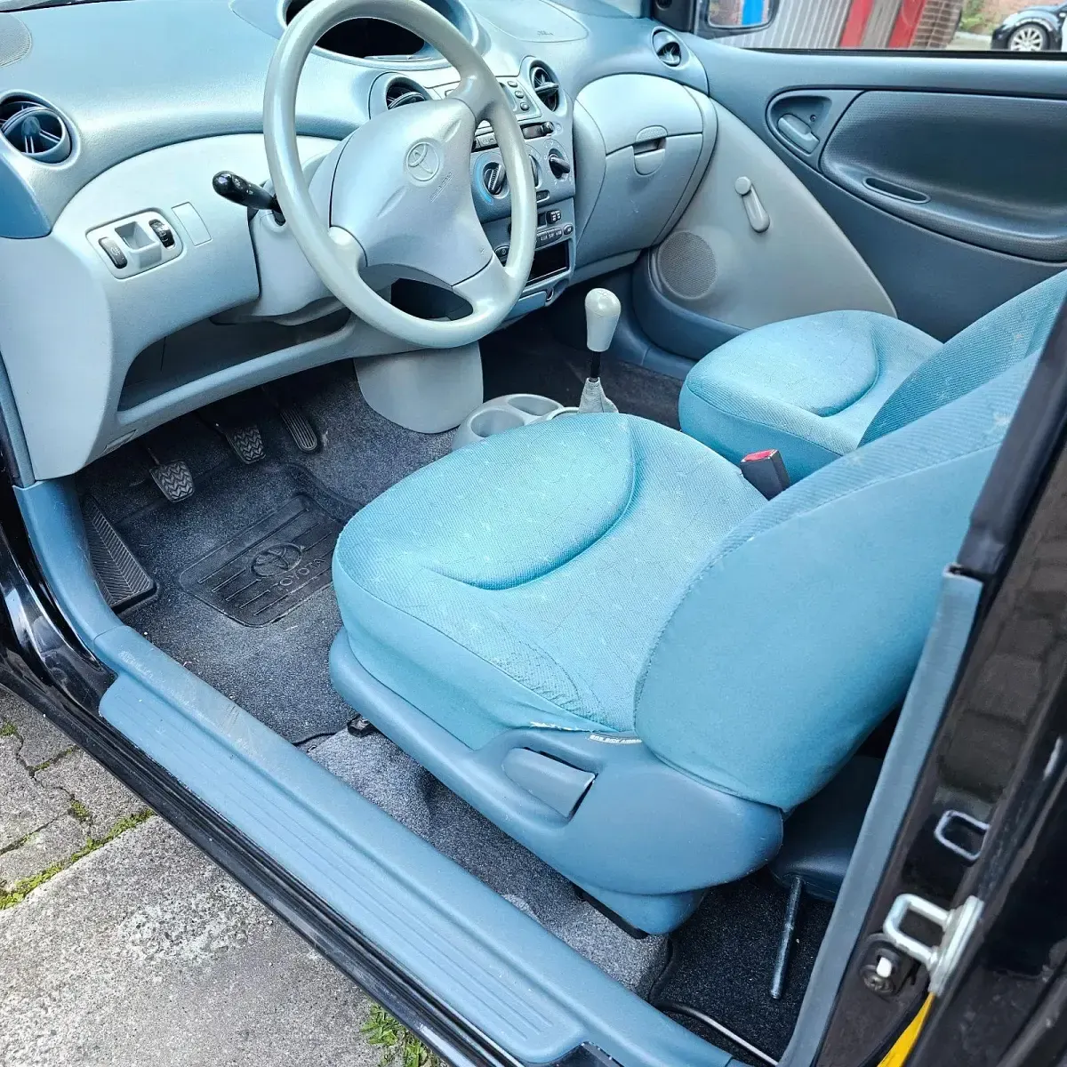 Gebraucht Toyota Yaris 68 PS (50 kW) 2000 Schwarz Kleinwagen