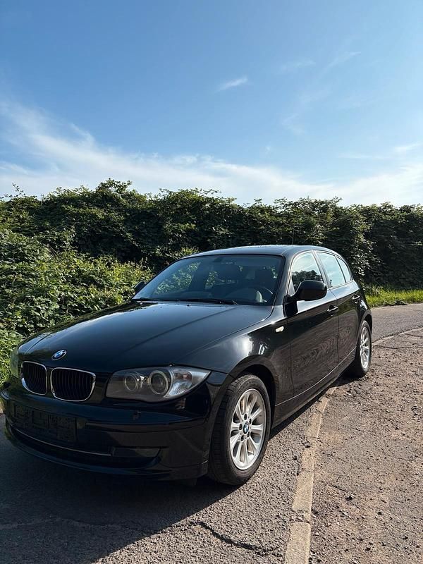 Schwarz Gebraucht 2011 BMW 116 Kleinwagen | 2.800 € (Superpreis) - Bild 1/4