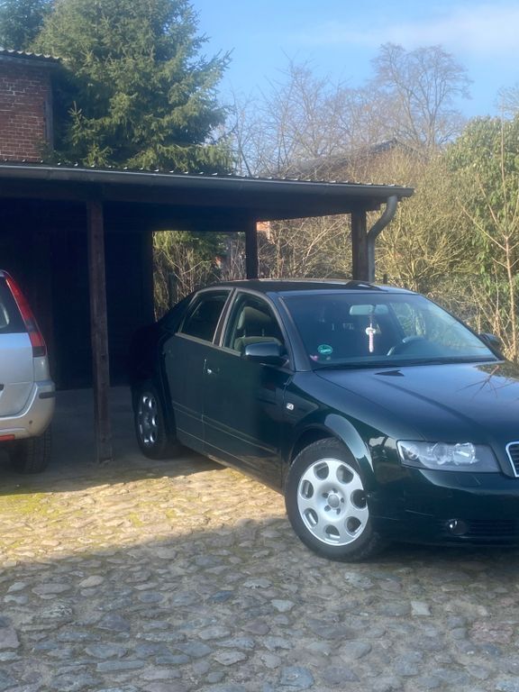 Grün Gebraucht 2003 Audi A4 Ambiente Limousine | 6.500 € - Bild 1/4