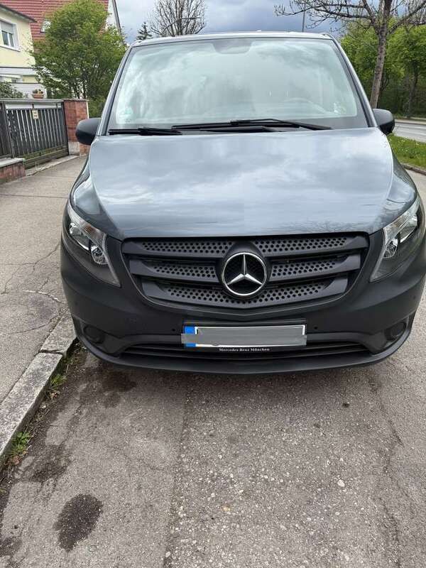 Grau Gebraucht 2018 Mercedes Vito Van / Kleinbus | 23.480 € (Superpreis) - Bild 1/4