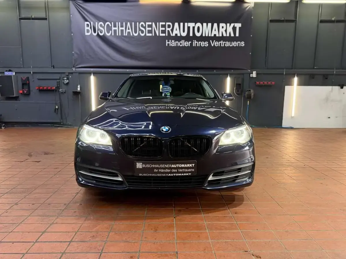 Gebraucht BMW 520 190 PS (139 kW) 2015 Imperialblau Limousine