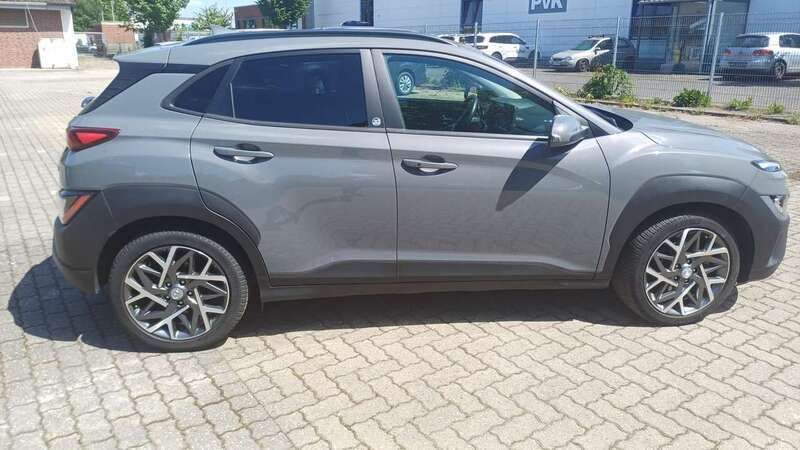 Grau Gebraucht 2021 Hyundai Kona Edition 30+ SUV | 18.000 € - Bild 1/4