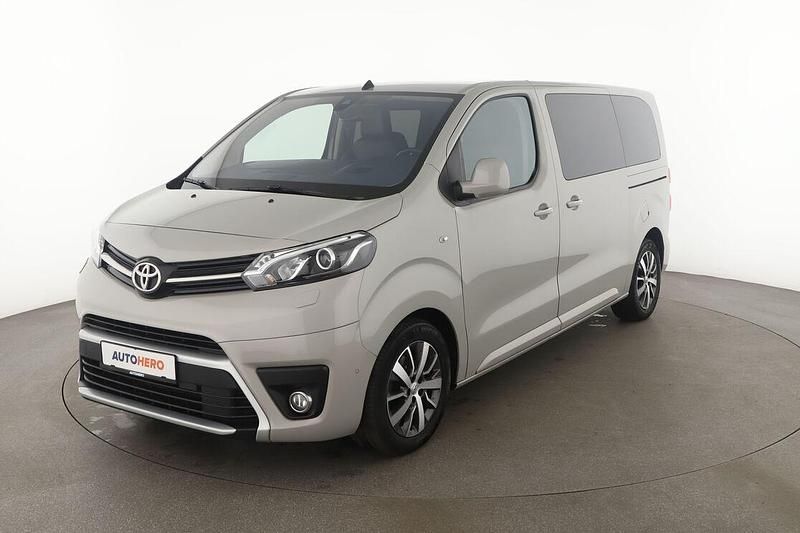 Grau Gebraucht 2020 Toyota Proace Verso Executive Kombi | 36.620 € (Fairer Preis) - Bild 1/3