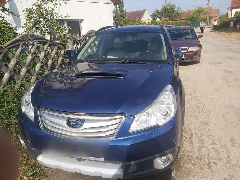 Blau Gebraucht 2010 Subaru Legacy SUV | 1.425 € - Bild 1/4