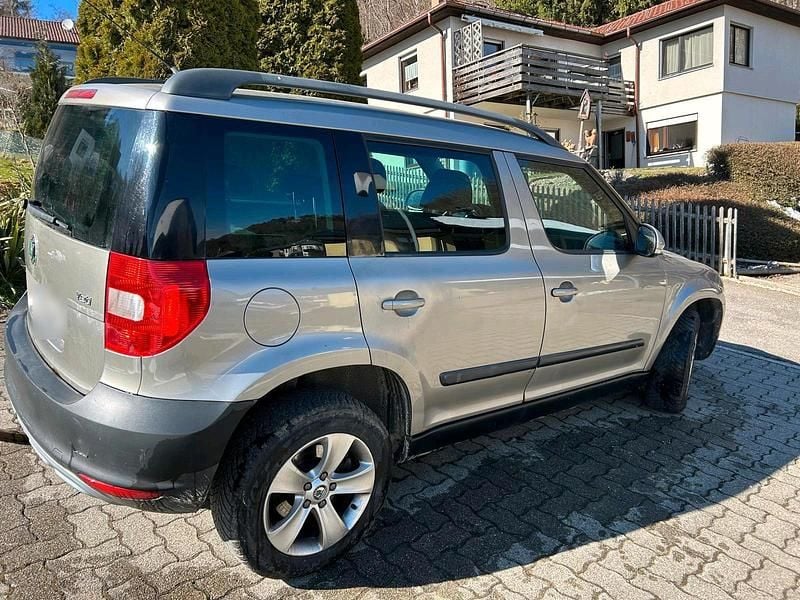 Gebraucht Skoda Yeti 140 PS (102 kW) 2011 Grau SUV