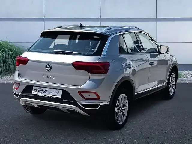 Second-hand VW T-Roc Style 150 CP (110 kW) 2024 Argintiu SUV
