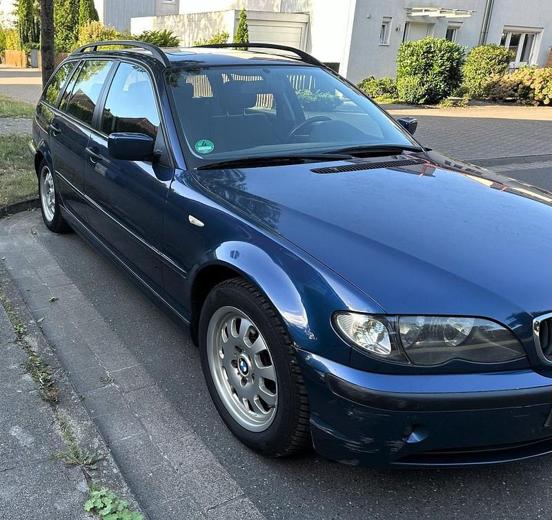 Gebraucht BMW 320 150 PS (110 kW) 2004 Blau Kombi