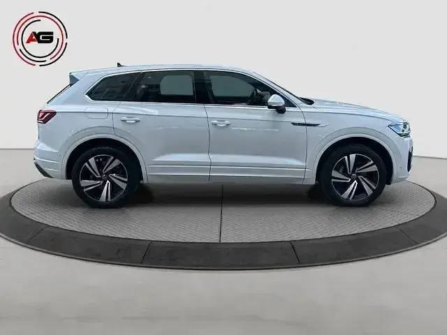 Second-hand VW Touareg R-line 340 CP (250 kW) 2022 Alb SUV