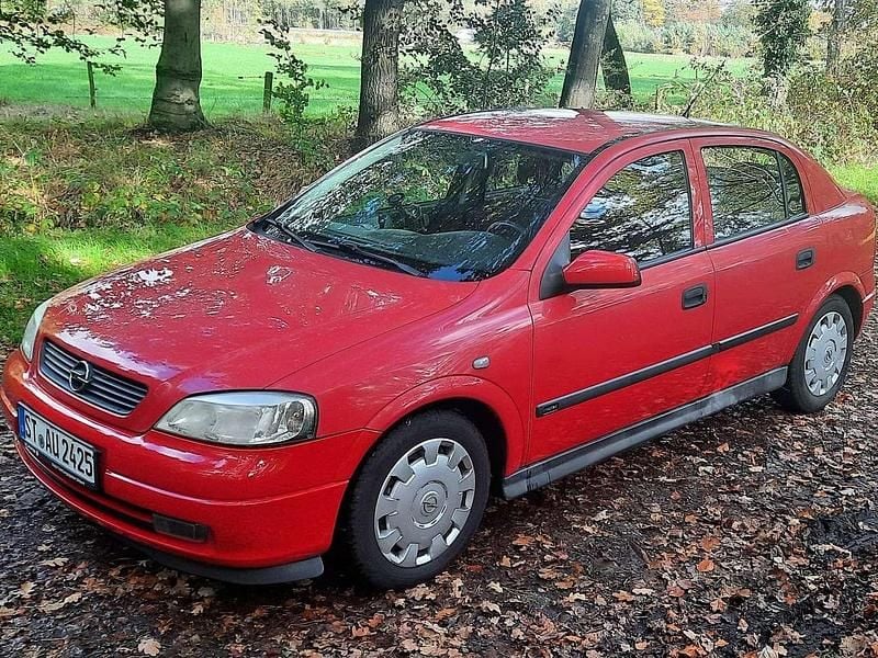 Rot Gebraucht 2001 Opel Astra Limousine | 1.500 € (Fairer Preis) - Bild 1/4