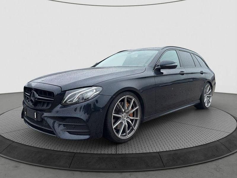 Grün Gebraucht 2017 Mercedes E350 Business Limousine | 25.986 € (Guter Preis) - Bild 1/4