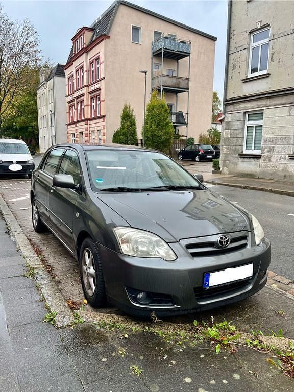 Grau Gebraucht 2004 Toyota Corolla Limousine | 2.100 € (Fairer Preis) - Bild 1/4